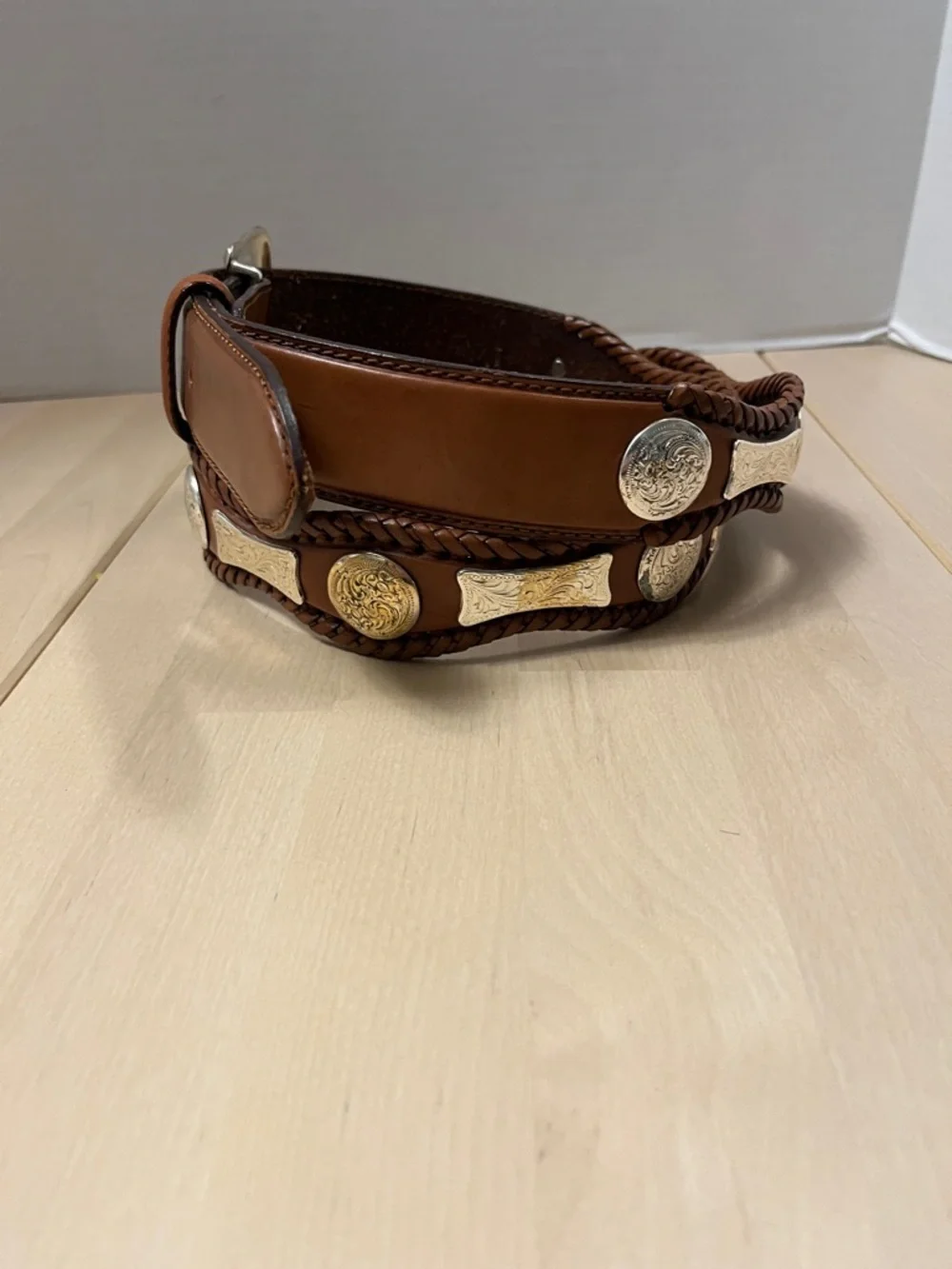 Tony Lama Brown Leather Scalloped Belt w/ Silver Tone Conchos Mens 42